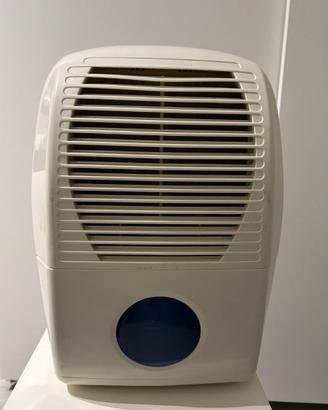Deumidificatore con raccolta acqua incorporata