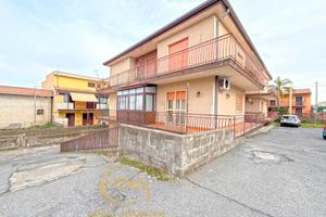 Primo piano angolare a Giarre (CT)