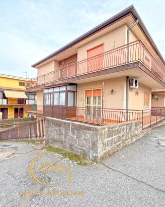 Primo piano angolare a Giarre (CT)