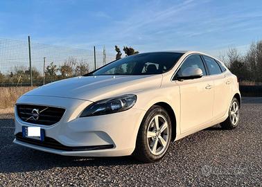 Volvo V40 Momentum D2