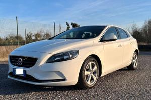 Volvo V40 Momentum D2