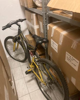 Mountain bike com cambio shimano