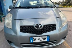 Toyota Yaris 1.0 benzina per neopatentati