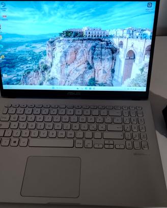 Asus f509 i3-1005G1 8GB NVME 500GB 15,6" win 11