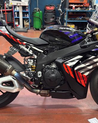Aprilia RSV4 factory