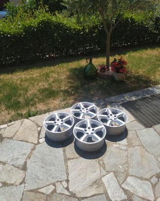Cerchi OPEL da 17 pollici.