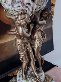 Grande vaso porcellana sorretto da ninfe