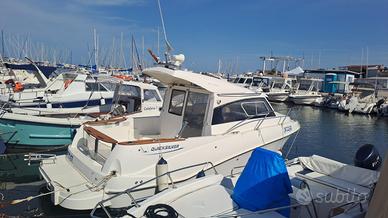 Barca semicabinata Quicksilver 640