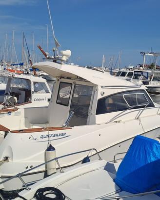 Barca semicabinata Quicksilver 640
