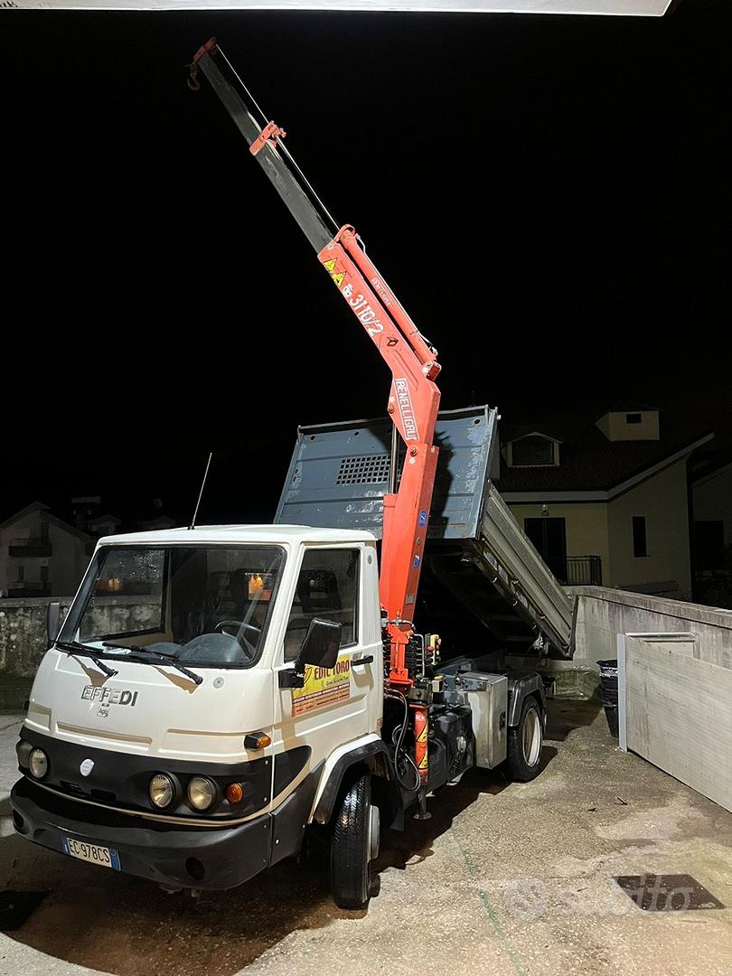 Gasolone con gru e gancio omologato - Veicoli commerciali In vendita a ...