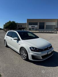 Volkswagen Golf VII GTI 2.0 TSI BMT