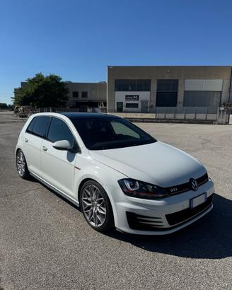 Volkswagen Golf VII GTI 2.0 TSI BMT
