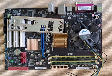 Combo Stock ASUS P5QL SE + 4gb ram + Intel Q6600