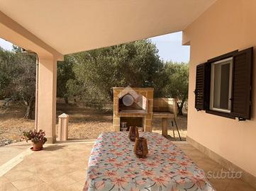 VILLA A SCHIERA A FRANCAVILLA FONTANA