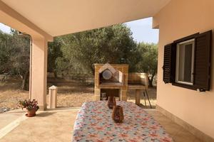 VILLA A SCHIERA A FRANCAVILLA FONTANA