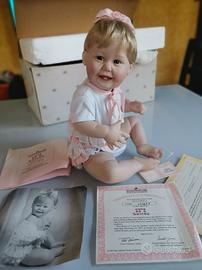 bambola "cute as a button" Titus Thomescu 