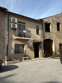 CASA SEMINDIPENDENTE A VENAFRO