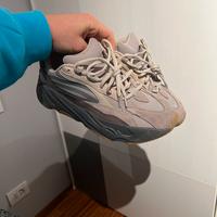 adidas yeezy boost 700 v2