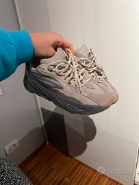 adidas yeezy boost 700 v2