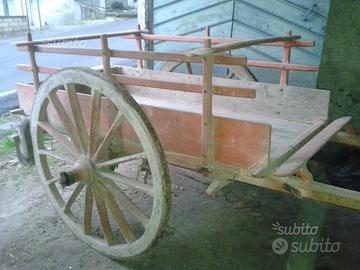 Carretto originale in legno a traino animale