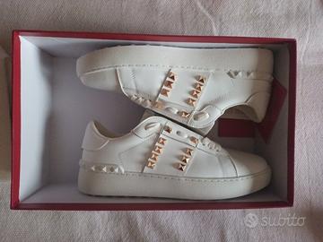 sneakers in pelle Valentino Garavani Rockstud 39