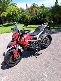 Ducati Hyperstrada 821 110 CV