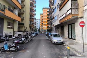 NEGOZIO A NAPOLI