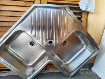 lavello cucina in acciaio vasche forma triangolare