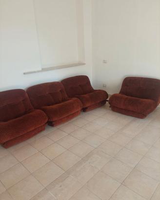 Divano componibile con poltrone singole