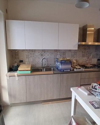 cucina NUOVA mai usata completa di elettrodomestic