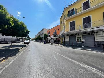 2 LOCALI A POZZUOLI
