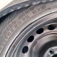 Cerchione e Pneumatico Pirelli PZero Nero