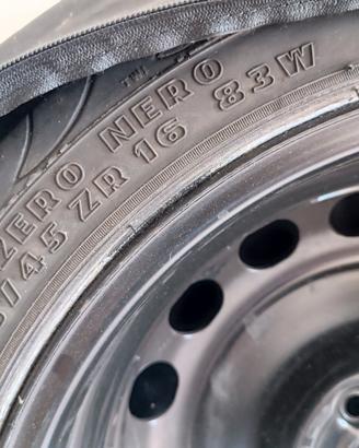 Cerchione e Pneumatico Pirelli PZero Nero