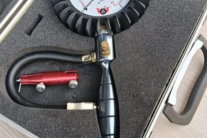 Manomentro pressione gomme