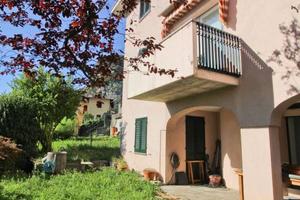 Villa di 240 m² con più di 5 locali a Calolziocort
