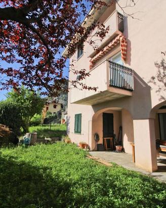 Villa di 240 m² con più di 5 locali a Calolziocort