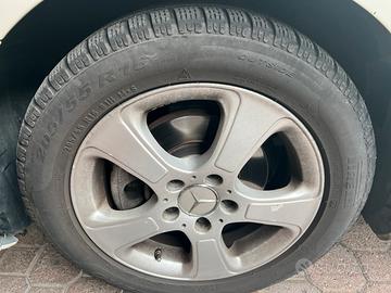 Cerchi più gomme