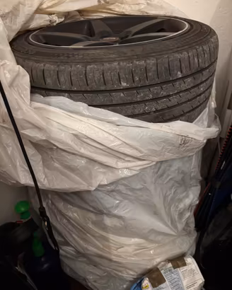 Cerchi in Lega Momo e Gomme Kumho