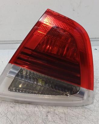 STOP POSTERIORE DESTRO INTEGRATO NEL PORTELLO BMW