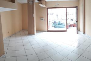 Locale commerciale via Mughina