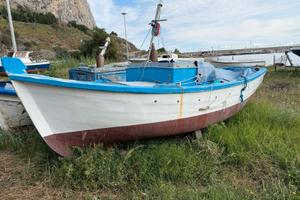 Lancia in legno resinata, entrobordo diesel 16 CV