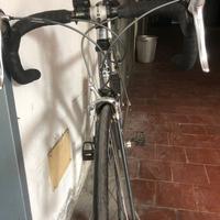 bicicletta da corsa o strada