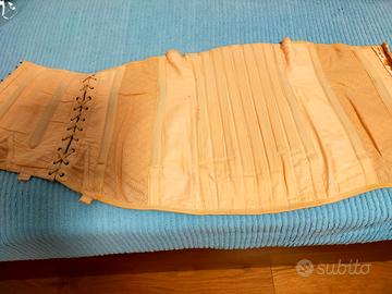 corsetto con stecche per dolori alla schiena