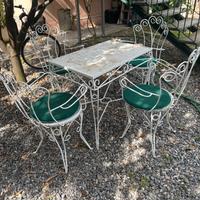 Tavolo e sedie in ferro battuto