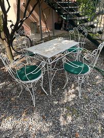 Tavolo e sedie in ferro battuto
