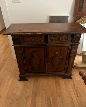 Mobile d’arredo antico