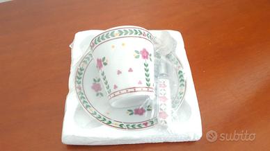 Tazzina con piattino e cucchiaino 