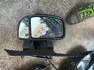 Specchi retrovisori per auto e furgoni
