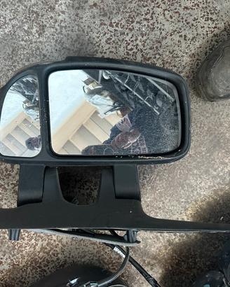 Specchi retrovisori per auto e furgoni