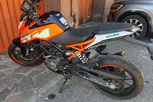  KTM DUKE 125 del 2020 con 5150 km reali 